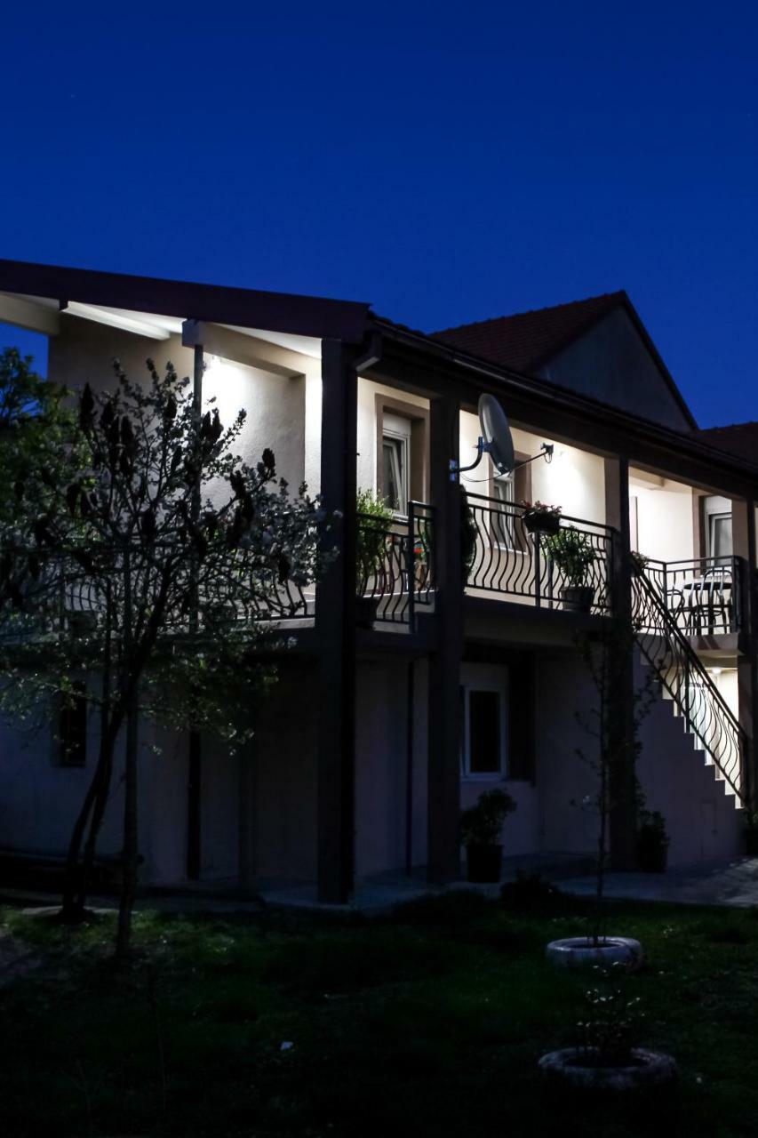 Apartman Kaca Cetinje Exteriér fotografie